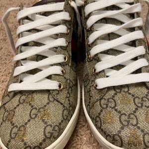 Gucci Beige Monogram Women Sneakers with Red and Green Accents. Size 9.